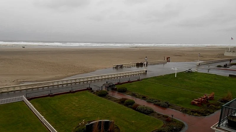 #304 - Promenade Condo's - Beautiful Oceanfront ~ Northwest facing corner unit in Seaside, Oregon, United States — photo 3