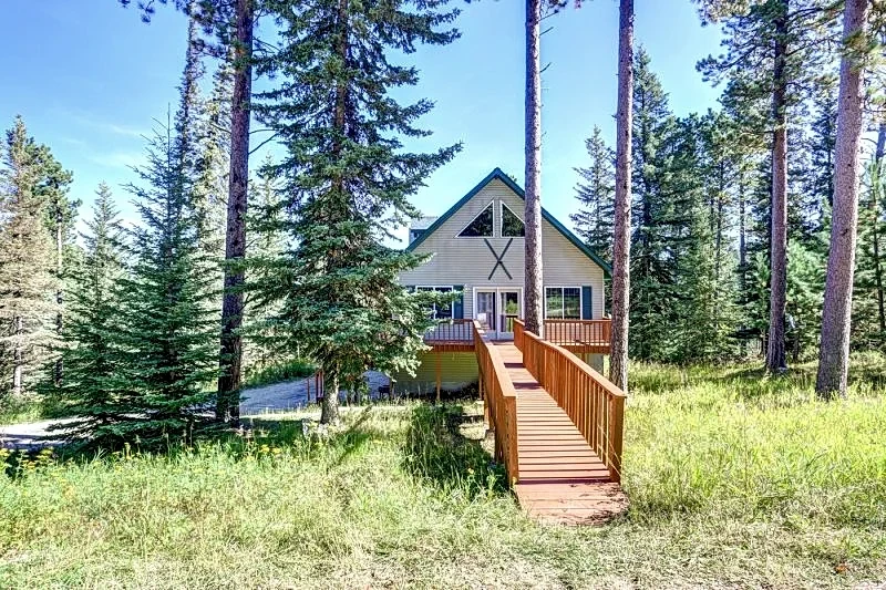 Aaron`s Aspen Retreat- Pet Friendly, Hot tub, Scenic views in Lead, South Dakota, United States — photo 5