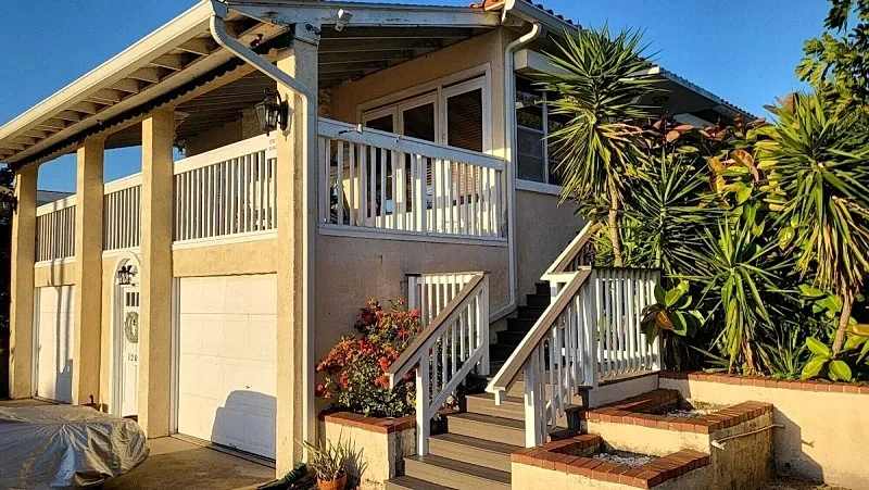 Spacious Beach House Unit, Beautifully Furnished 2 Bed 2Bath./2Min.Walk To Beach