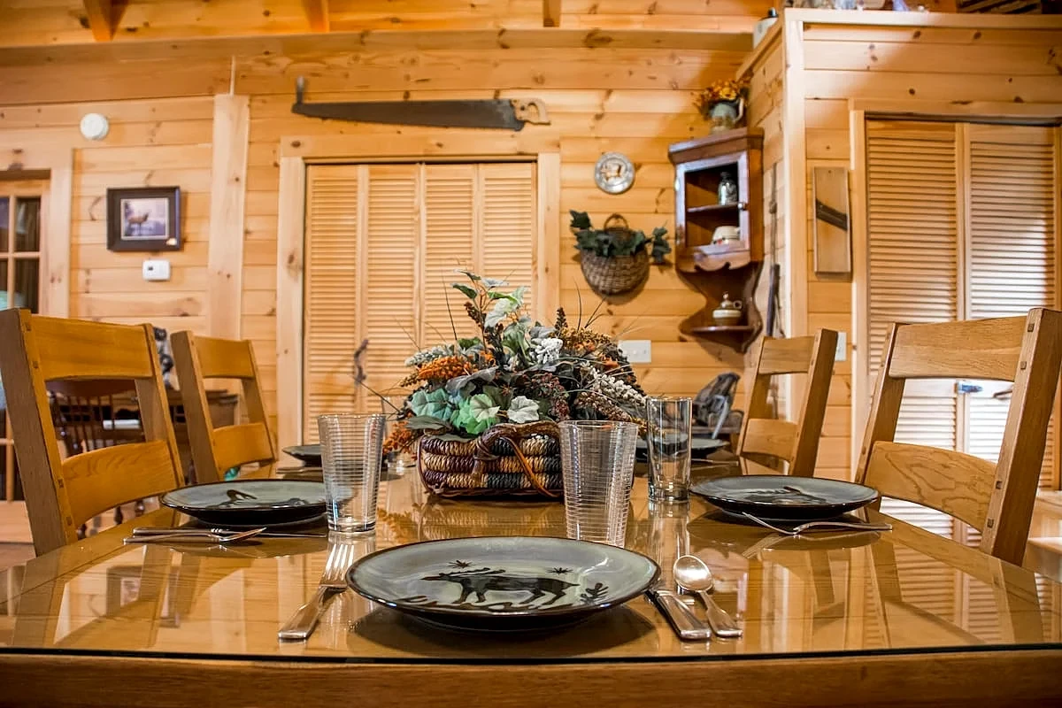 Elk Horn Cabin 2 King Suites Near Thunder Ridge Arena in Missouri, United States — photo 3