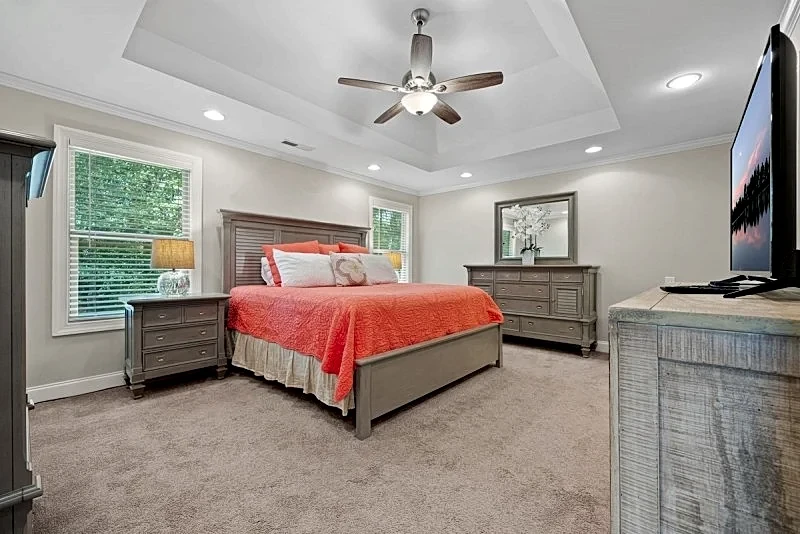A Deluxe Townhome On Private Wooded Lot. Convenient To Atlanta, Peachtree City