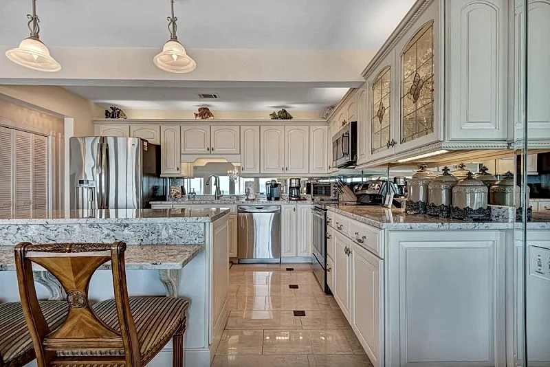 OCEANFRONT, BEACHFRONT, AMAZING VIEWS, 2-STORY COMPLEX, 1ST FLOOR, PET FRIENDLY! in Panama City Beach, Florida, United States — photo 5