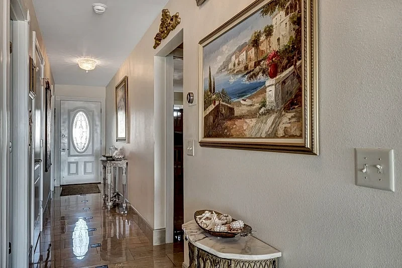 OCEANFRONT, BEACHFRONT, AMAZING VIEWS, 2-STORY COMPLEX, 1ST FLOOR, PET FRIENDLY! in Panama City Beach, Florida, United States — photo 4