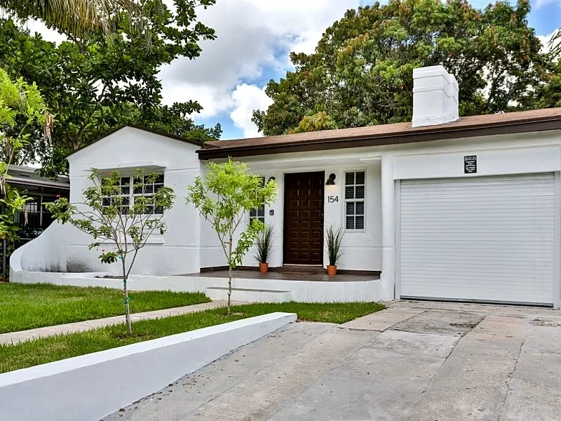 MODERN MUSIC THEMED HOUSE W SPACIOUS BACKYARD