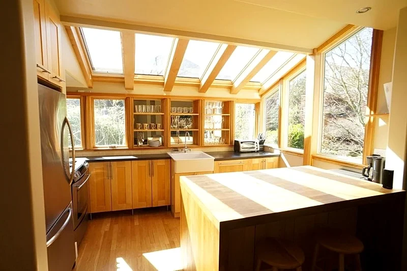 One Block Off Broadway - 2 bed/2 bath with parking in hip historic Capitol Hill