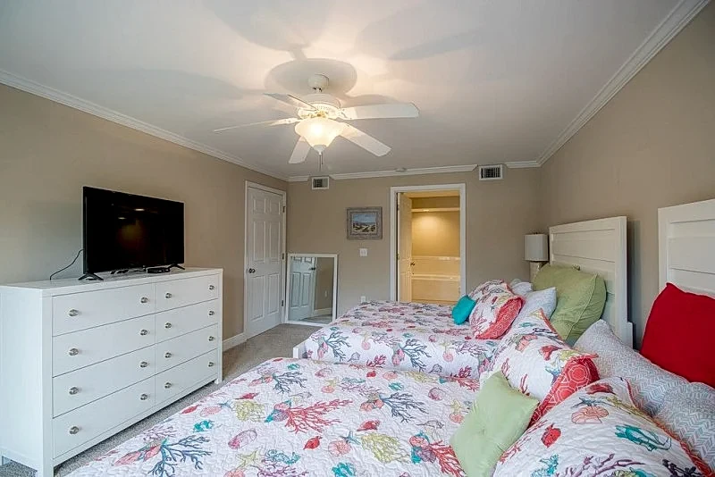 Pretty Condo, Newly Decorated, Perfect for TDY & Beach Visitors!