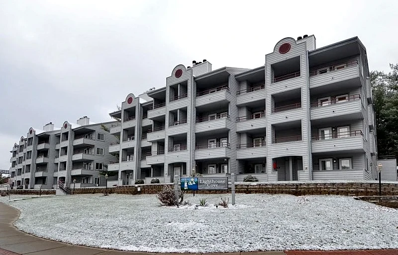 Lakefront Condo Resort w/Private Beach, 2 Pools, Includes 6 Noahs Ark Wristbands