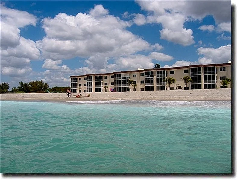 Enchanting Beachfront 'Toes in the Sand' Condo in Siesta Key, Florida, United States — photo 1