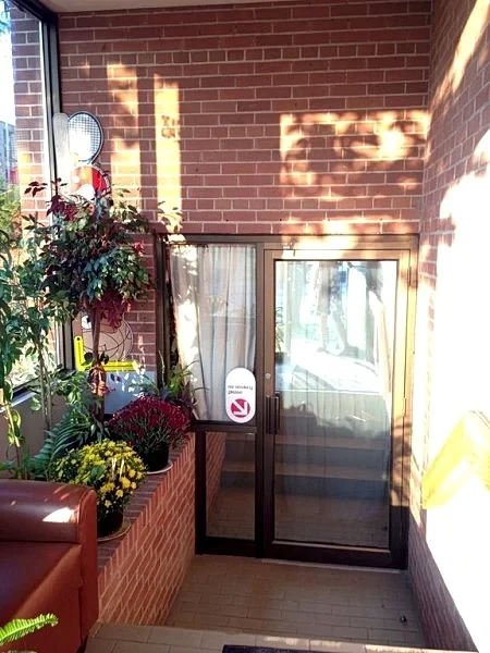 Smile Back Bed And Breakfast in Toronto, Ontario, Canada — photo 1