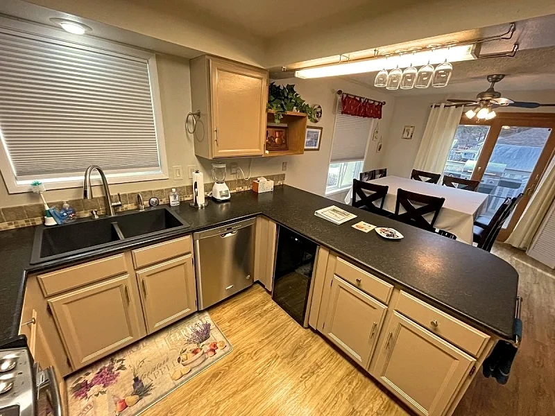 PINE RIVER HOME- 5BD, SPA, HOME THEATER, Near WHITWORTH UNIVERSITY & GREEN BLUFF in Spokane, Washington, United States — photo 4