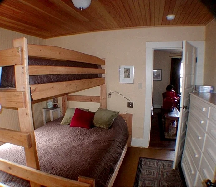 Downtown Bungalow, Gourmet Kitchen, 2BR/1.5BA - Bend in Bend, Oregon, United States — photo 4
