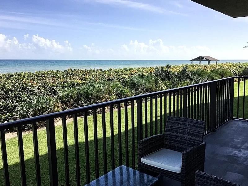 Quiet Condo On the Atlantic Ocean in Jensen Beach, Florida, United States — photo 1