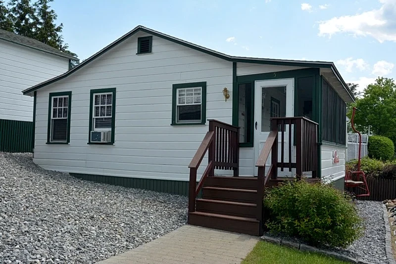 Lakefront 2BR Cottage #5 w/ Screened Porch & Steps to Private Beach in Laconia, New Hampshire, United States — photo 3