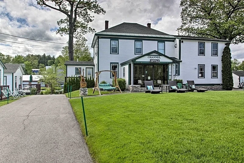 Weirs Channel Cottage #3 w/ Beach Access & Walk to Boardwalk! in Laconia, New Hampshire, United States — photo 4