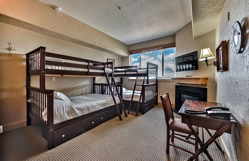 Resort property, spacious two bedroom sleeping up to 10, pool, steps to skiing and golf, enjoy SV221 in Park City, Utah, United States — photo 5