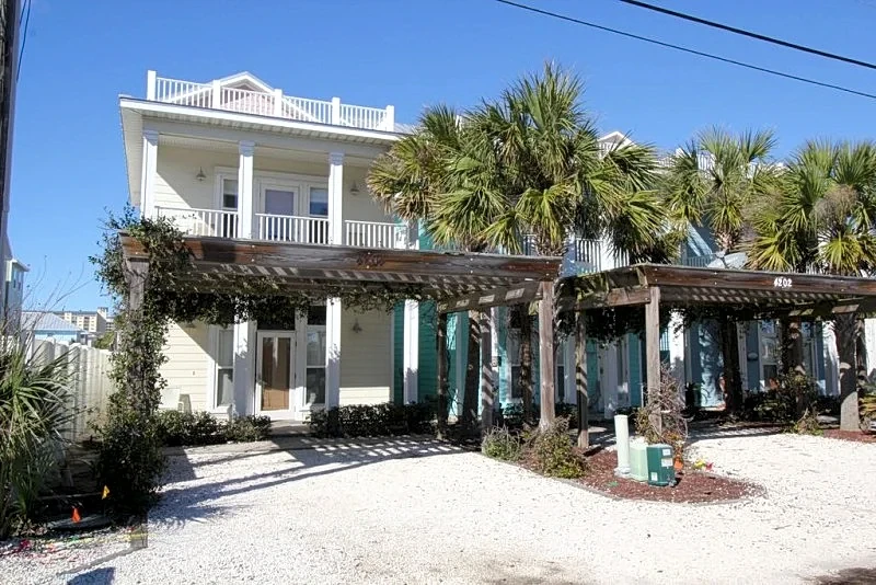 New Just Listed! Seahorse Beach House private 4 bedroom home w/private pool.