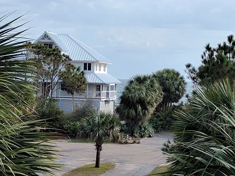DISCOUNT HOLIDAY RATE For December and Januuary Plantation, cross street beach!