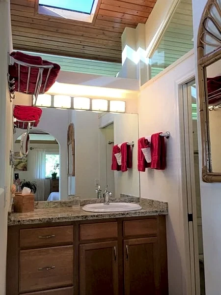 Private, Luxurious, Romantic Cottage, Panoramic Ocean View, King Bed, Hot Tub in Haiku-pauwela, Hawaii, United States — photo 5
