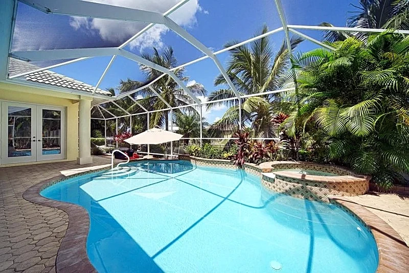 CCVS - Villa Tropicana: Tropical Canalfront Retreat with Heated Pool in Cape Coral