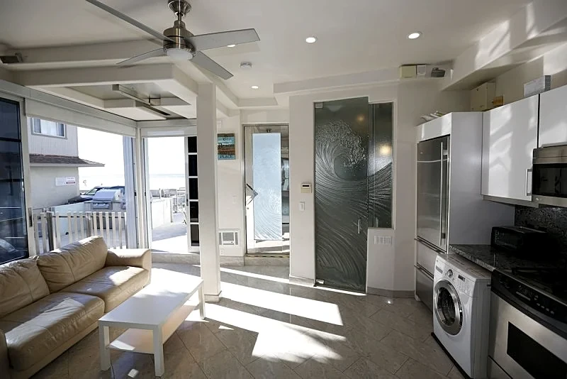 Ocean Front Condo On the Sand with Ocean View - Clean in San Diego, California, United States — photo 4