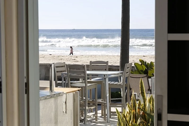 Ocean Front Condo On the Sand with Ocean View - Clean in San Diego, California, United States — photo 5