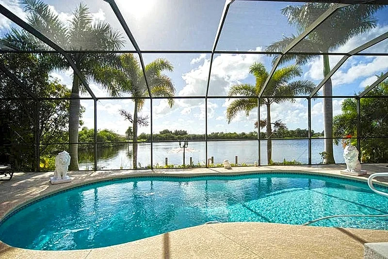 Villa at lakefront with salt water pool for dreaming, south side - Wifi Internet
