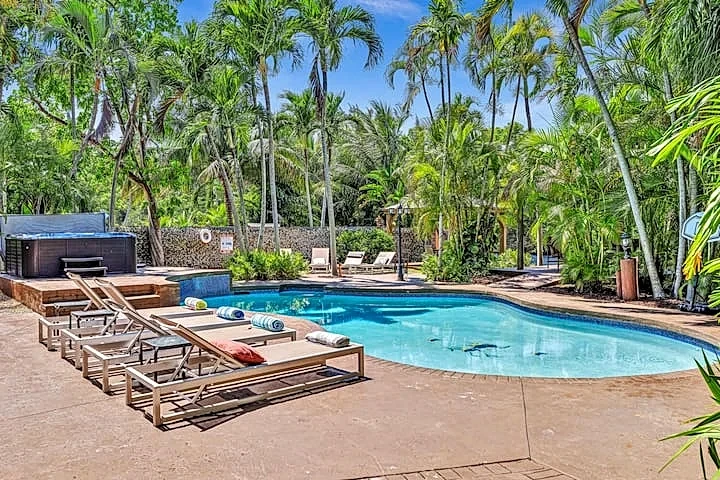 Ultimate Magical Resort 11 Bdrm 7 Bth. Waterfront
