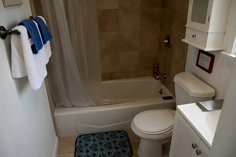 Beautiful Home in Burbank 1 Bd in Burbank, California, United States — photo 3
