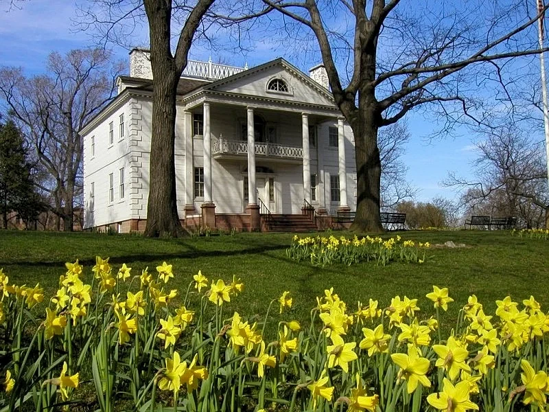 Elegant Uptown Historic District Garden Apartment