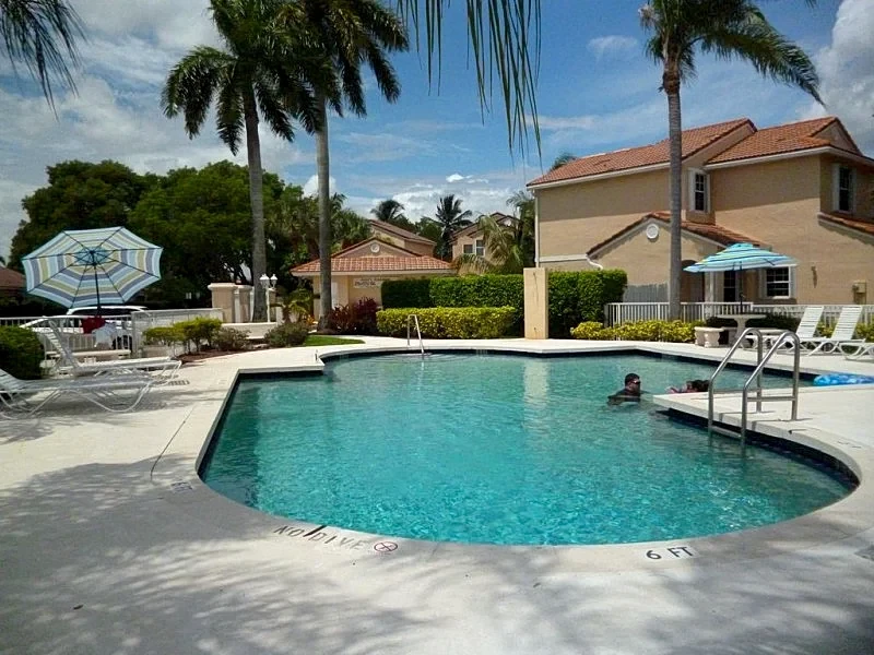 Ground Fl l House: in Pembroke Pines - Private Patio Community Pool