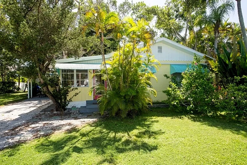 19 Palms. Quaint Old-Florida Charm. Blocks From Beach And Bay 2BR 1 BA