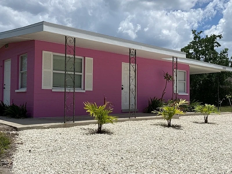 Walk to Beach, restaurants and shops “The Cottage” in Largo, Florida, United States — photo 3