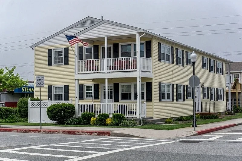 3 Bed, 2 Bath 30th Street Condo, 100 yards to the beach