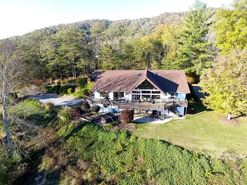 Social Distance here! Restricting reservations: Views, Privacy, Dog friendly!