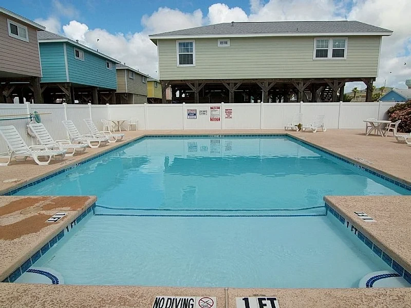 3Br/2Ba Minutes From Beach,Community Pool, Sleeps 9 in Port Aransas, Texas, United States — photo 4