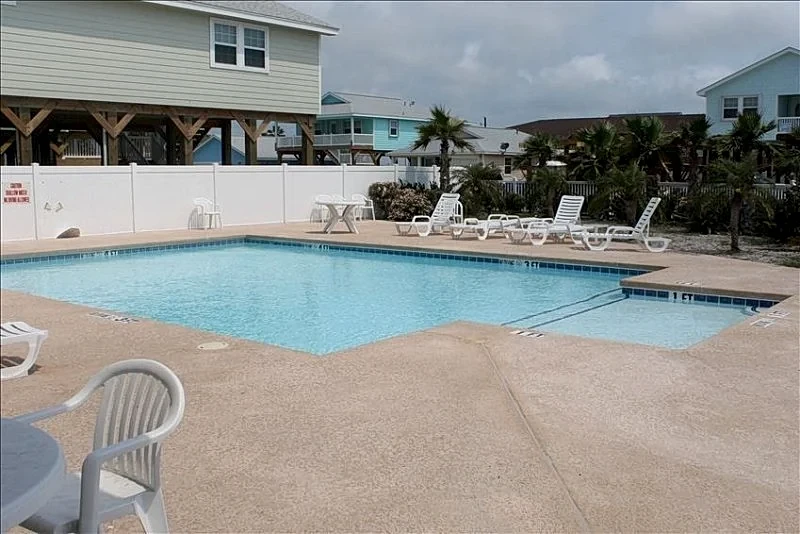 3Br/2Ba Minutes From Beach,Community Pool, Sleeps 9 in Port Aransas, Texas, United States — photo 5