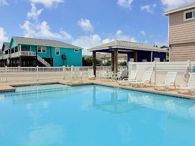 3Br/2Ba Minutes From Beach,Community Pool, Sleeps 9 in Port Aransas, Texas, United States — photo 2