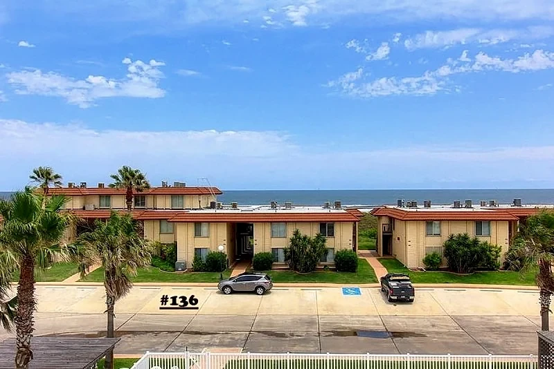 Whata Beach Front Condo, Minute walk over boardwalk to the beach! in Port Aransas, Texas, United States — photo 2
