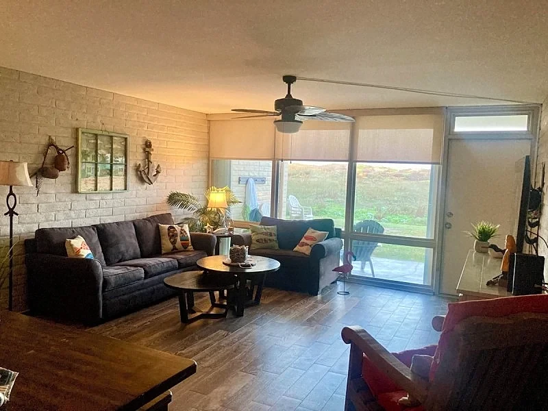 Whata Beach Front Condo, Minute walk over boardwalk to the beach! in Port Aransas, Texas, United States — photo 3