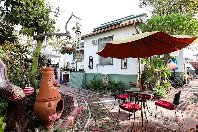 Romantic Private Garden Studio Near Downtown