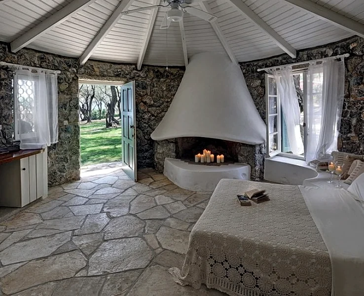 THE ROUND BEACH BARN, BOUKARI, CORFU
