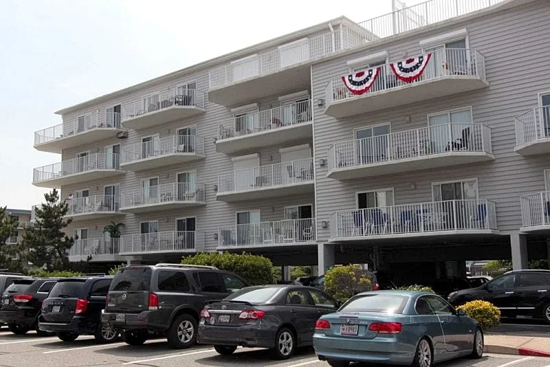 Beautiful Totally Refinished Penthouse with Great Views and 1 blk to in Ocean City, Maryland, United States — photo 4