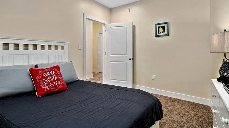 Beautiful Spacious 5 Bed 4.5 Bath Unique Condo steps to Beach Large Great Room in Ocean City, Maryland, United States — photo 5