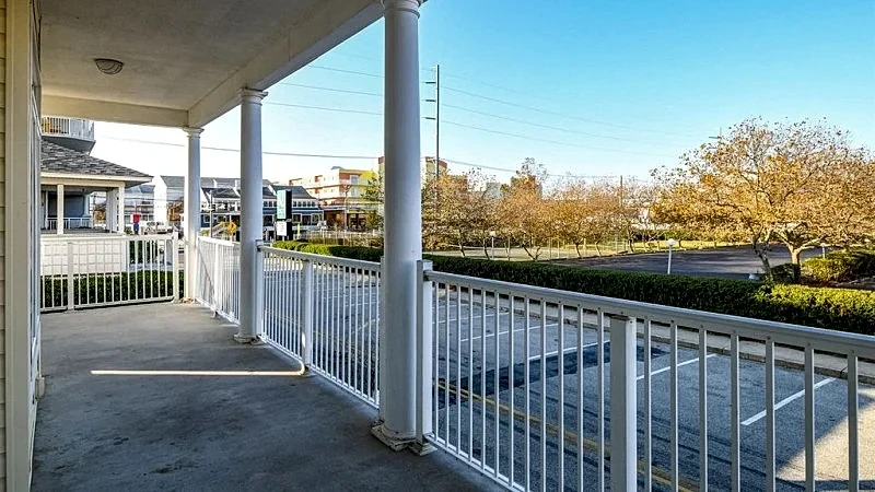 Beautiful Spacious 5 Bed 4.5 Bath Unique Condo steps to Beach Large Great Room in Ocean City, Maryland, United States — photo 3