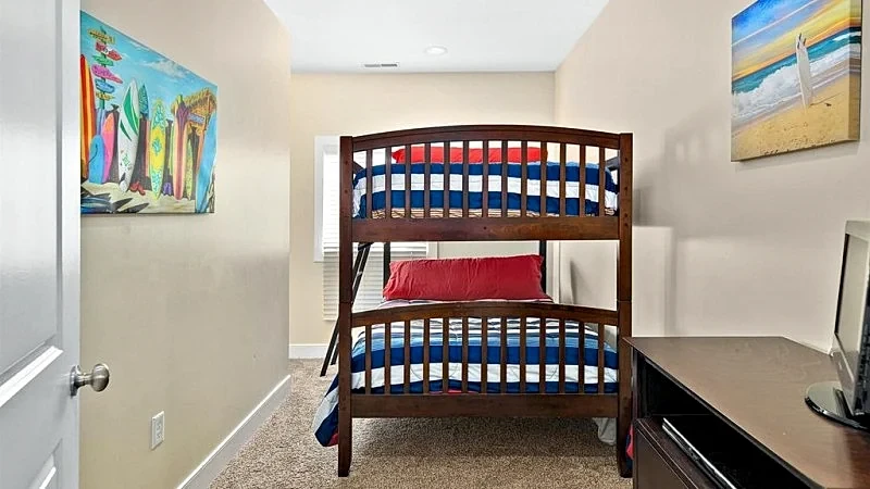 Beautiful Spacious 5 Bed 4.5 Bath Unique Condo steps to Beach Large Great Room in Ocean City, Maryland, United States — photo 4
