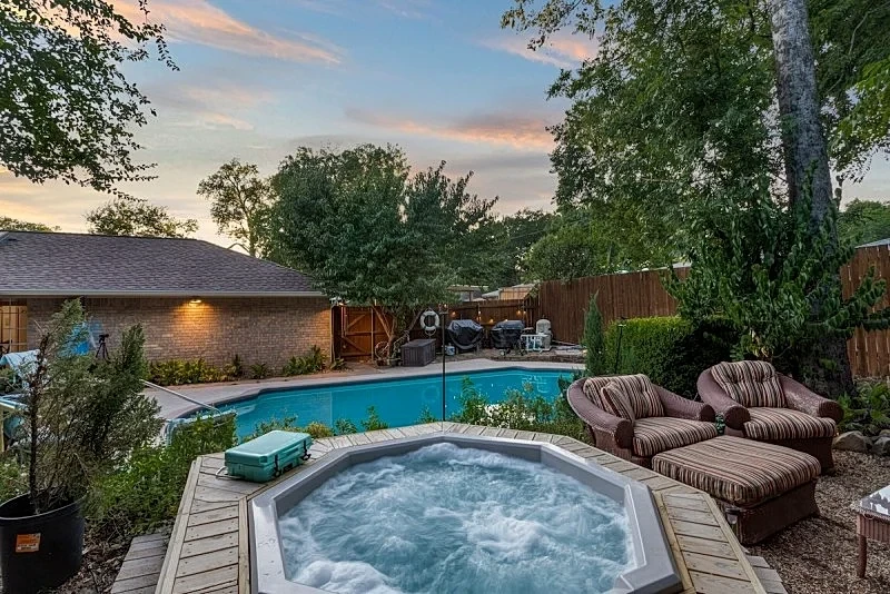 Pool ,Oasis, Amazing Home, Pool, Hot Tub, Grills, Fire Pit, Central Location