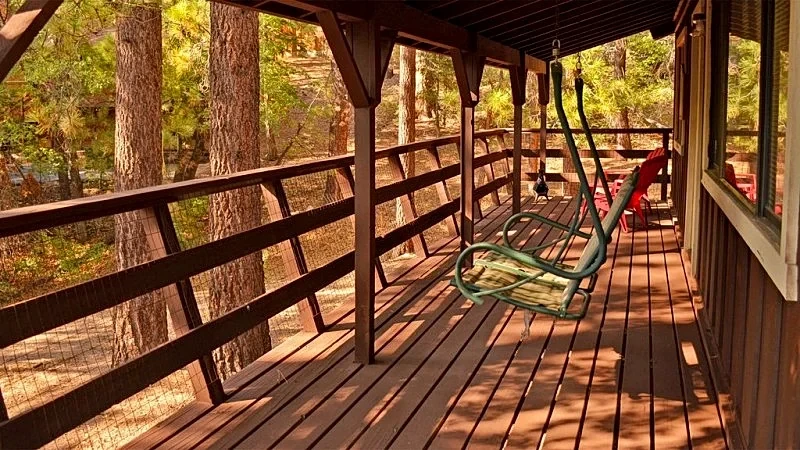 1mi to Bear Mountain! Modern romantic cottage, WiFi, fireplace, vaulted ceilings in Big Bear, California, United States — photo 3