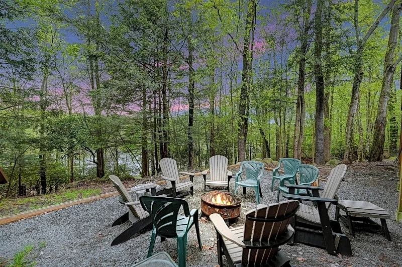 Pocono House W/ Outdoor Hottub, Pet Friendly, 2 Canoes, Kayak & Firepit in Gouldsboro, Pennsylvania, United States — photo 4
