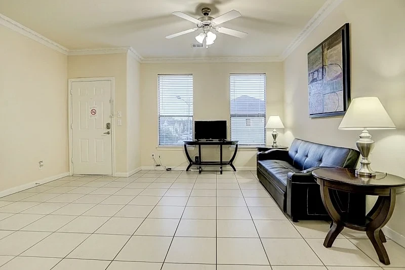 New Listing!! Newly furnished condo, I-10 West/Beltway 8, 4 bedrm 2 bath, 77080 in Houston, Texas, United States — photo 3