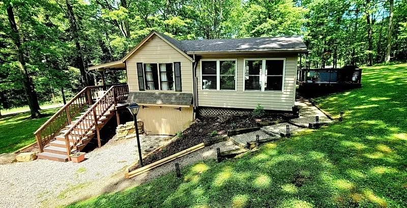 Family friendly, cozy cottage with hot tub in Ohiopyle! in Ohiopyle, Pennsylvania, United States — photo 4